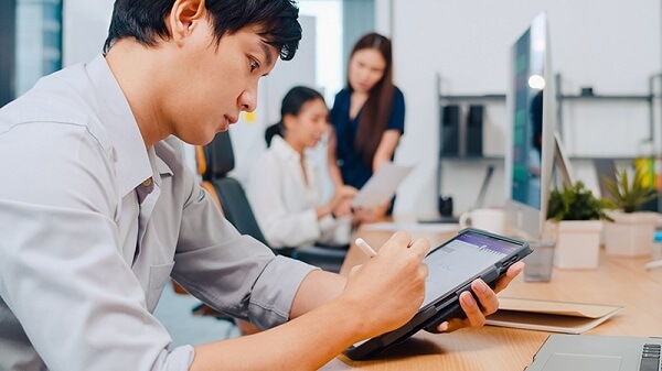 Digital Marketing là ngành “hot” nên tìm kiếm việc làm khá dễ