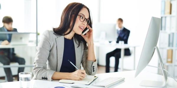 Bất kỳ trong hoàn cảnh nào sale admin phải luôn giữ thái độ bình tĩnh để xử lý các yêu cầu của khách hàng